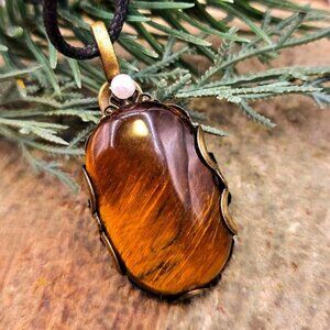 Nature Tiger Eye Polished Stone Flower Pattern Wrapped Pendant Necklace